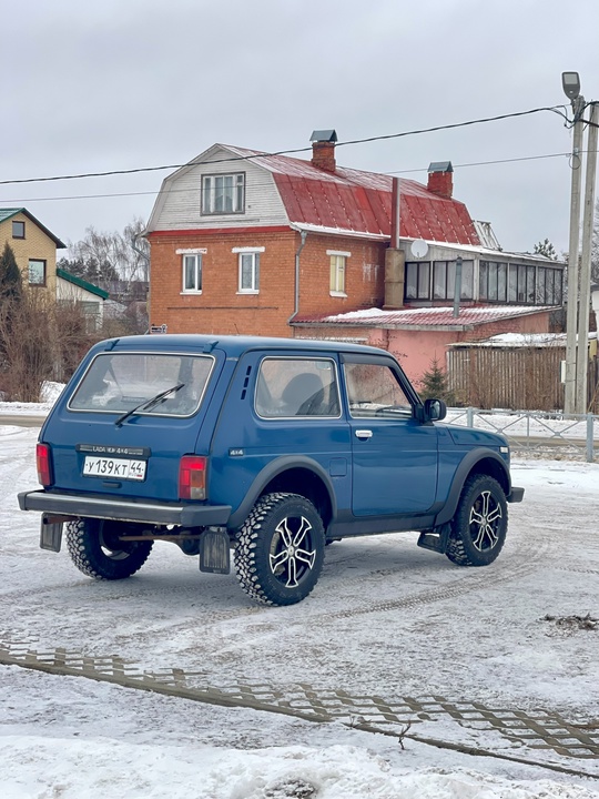 Автомобиль: ВАЗ 2121 (4х4) НИВА
Город (3)