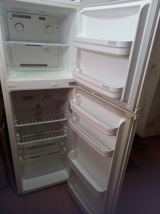 Продам 1)холодильник LG, рабочий, без (2)