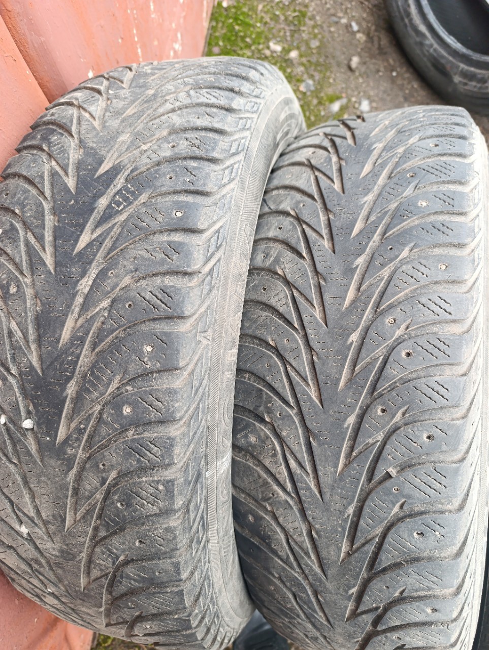 Продам зимнюю резину YOKOHAMA
225/65/R17.
Цена 13000
+79493251470
