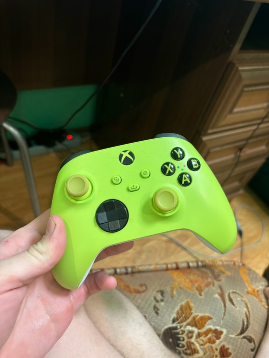 Продам оригинальный геймпад xbox series