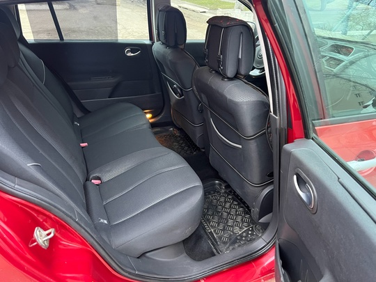 Продам Renault Megane универсал!
2005 года (6)