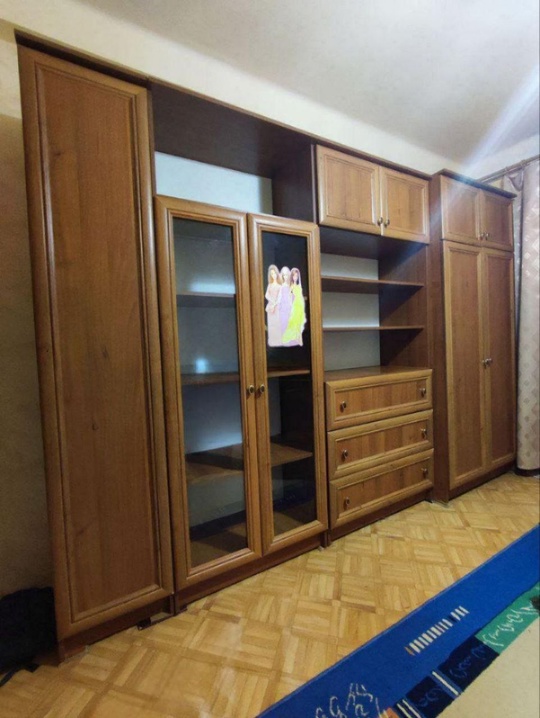 Продам стенку дл. 3,0 м,