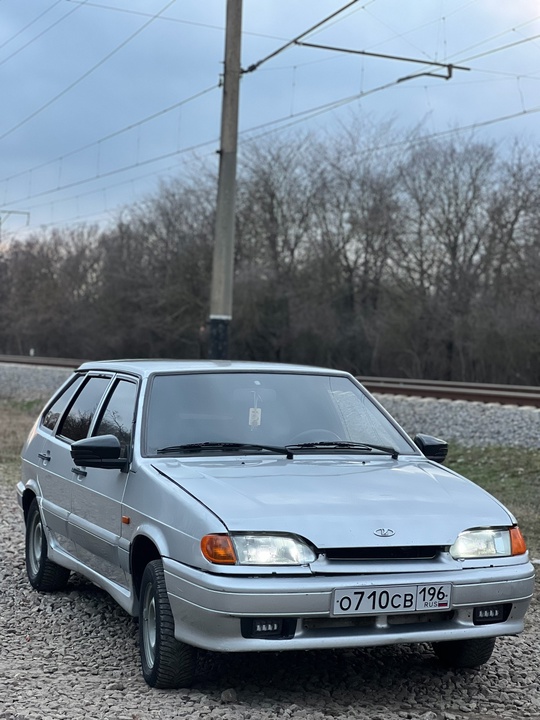 Продам 2 четырки
Черная 2006 год
Коробка (4)