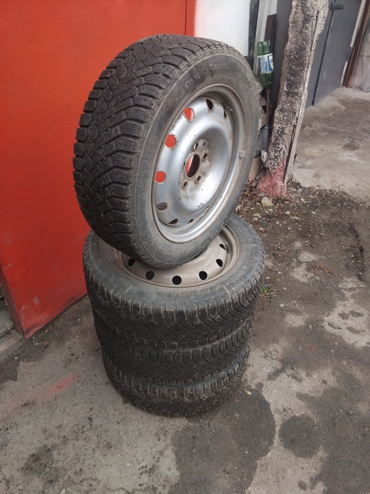 Продам комплект колёс зимних 
5х114.3