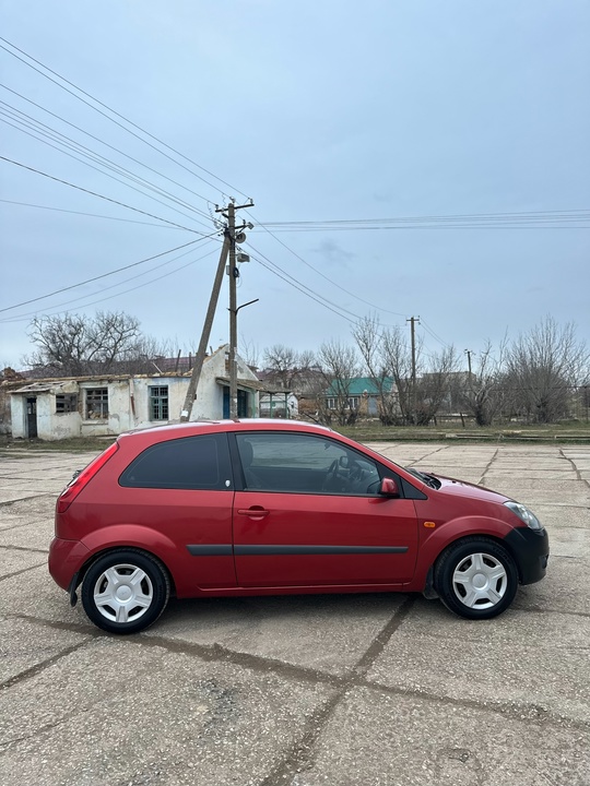 Продам Форд фиеста 
Год выпуска (6)
