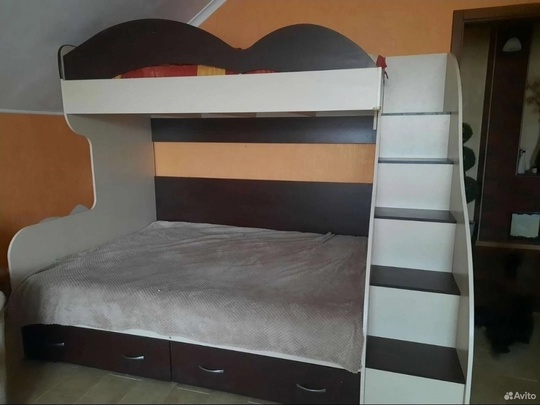 Продаеться прекрасная, Огромная кровать чердак