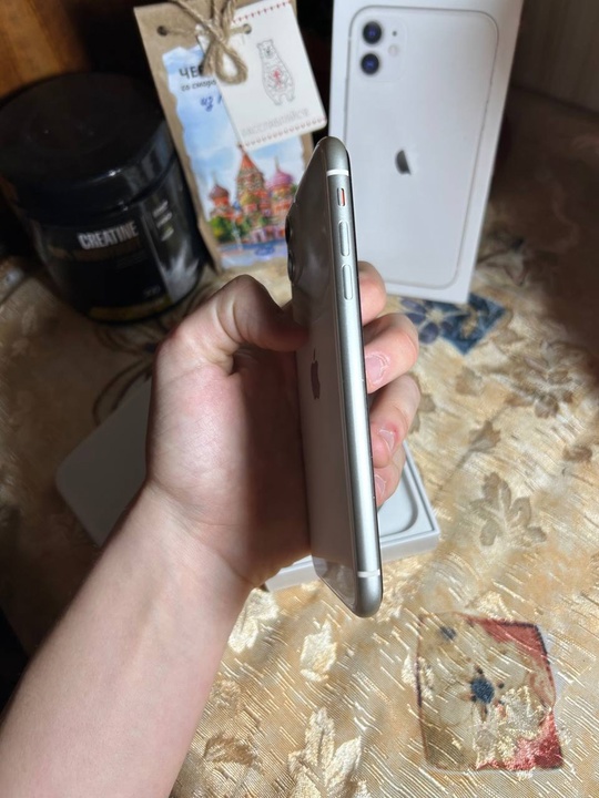 Продам iPhone 11/64gb 
Телефон в (3)
