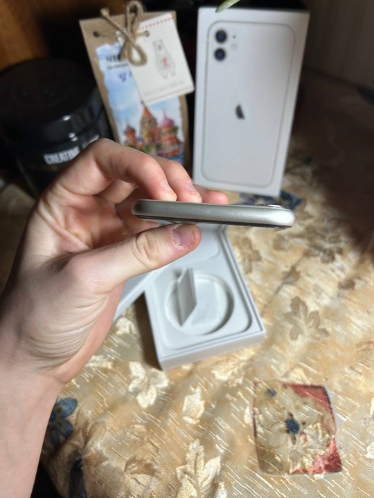 Продам iPhone 11/64gb 
Телефон в (6)