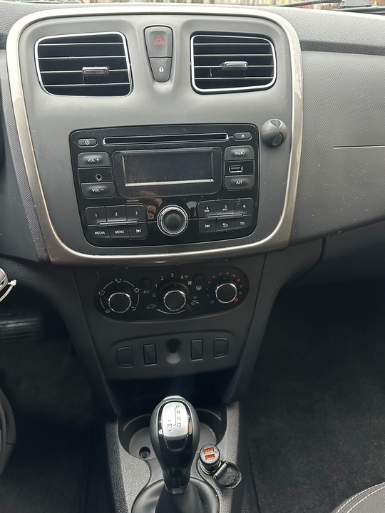 - Renault Logan 1.6 АТ (6)