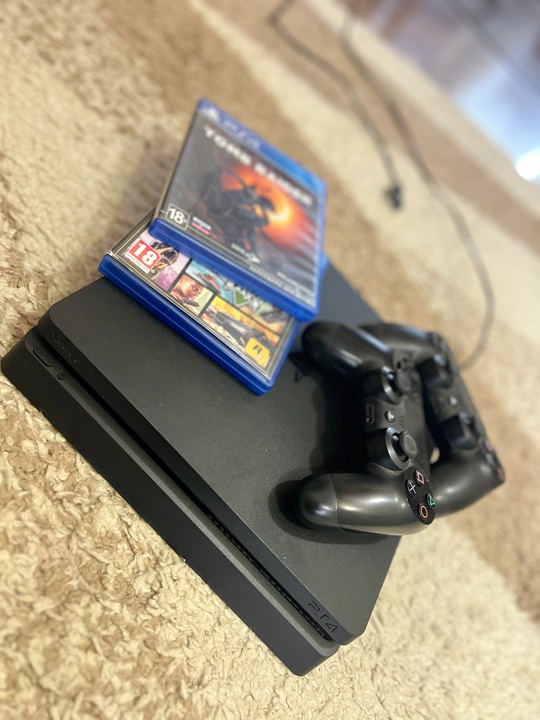 Продам PS 4 Slim в (1)