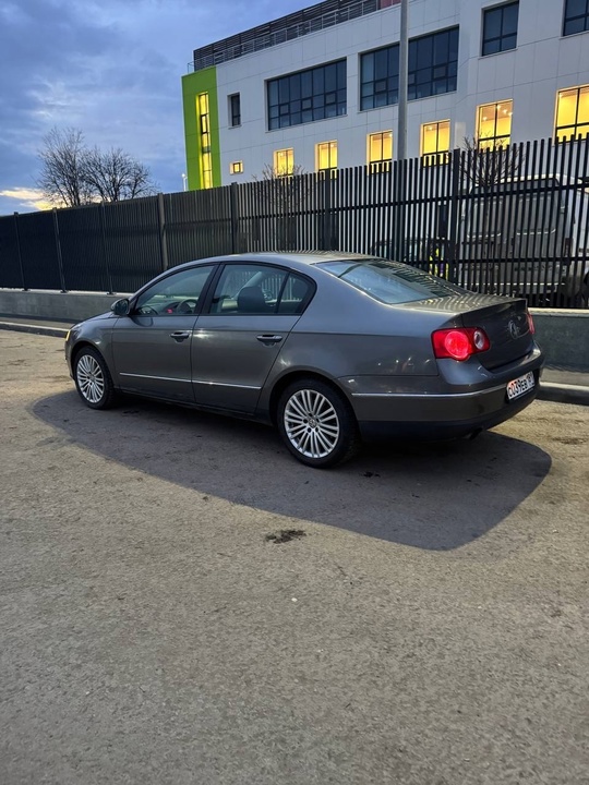 Продам Passat b6 
Находится авто (3)