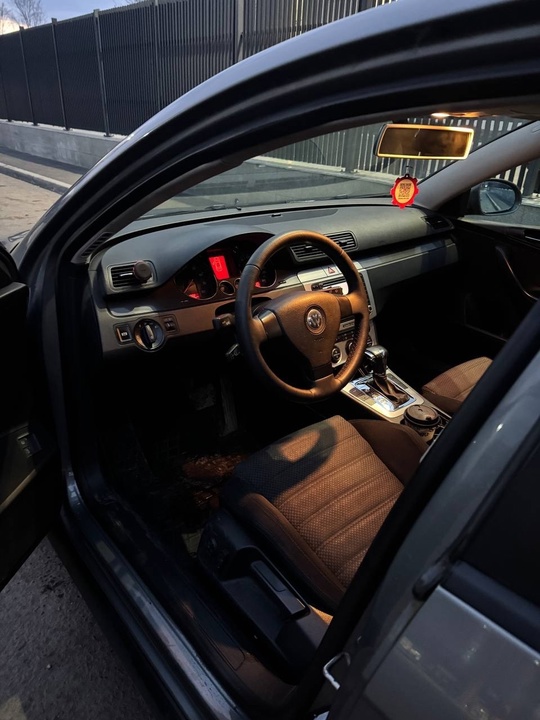 Продам Passat b6 
Находится авто (4)