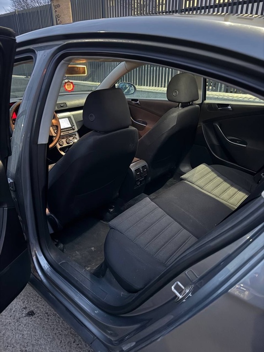 Продам Passat b6 
Находится авто (5)
