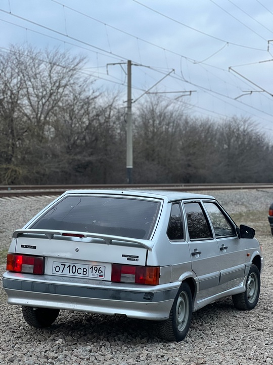 Продам 2 четырки
Черная 2006 год
Коробка (2)