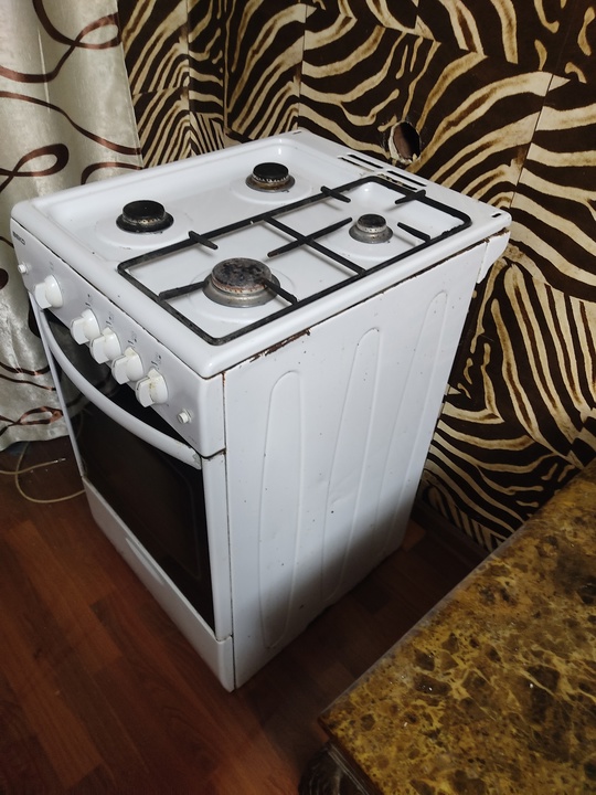 Донецк.
Продам газовую печь "ВЕКО"
Цена 3000 (1)