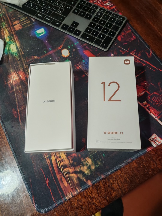 Продам компактный смартфон Xiaomi 12 (6)