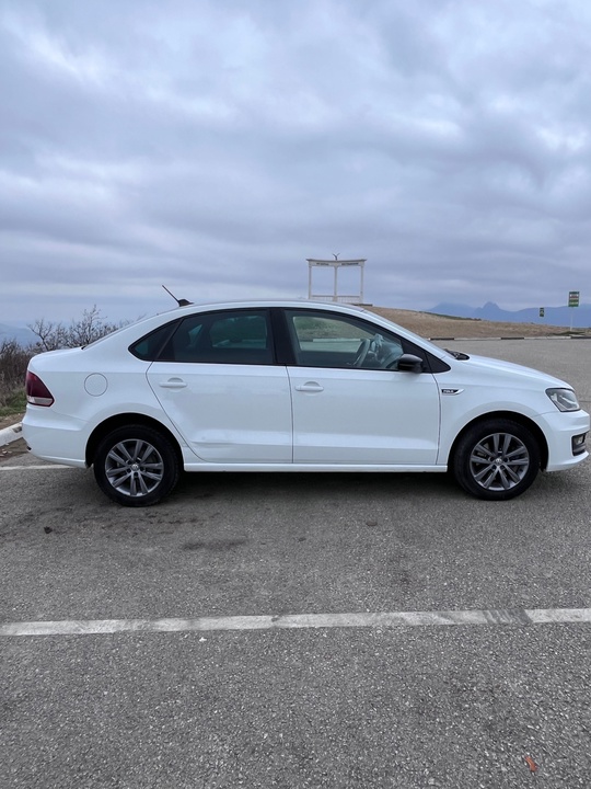 Volkswagen Polo 2019 (комплектация CONNECT (7)