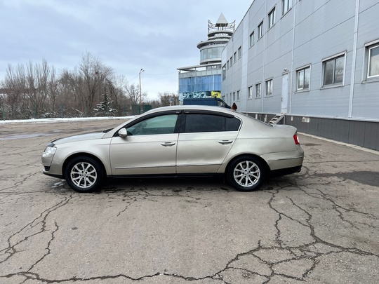 Volkswagen Passat B6 
Цена : (4)