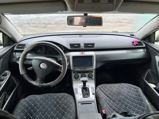 Volkswagen Passat B6 
Цена : (5)