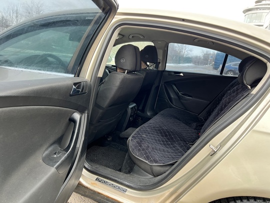 Volkswagen Passat B6 
Цена : (7)