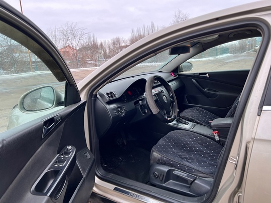 Volkswagen Passat B6 
Цена : (8)