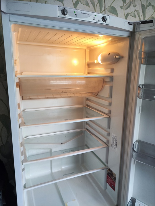 Продам холодильник Hotpoint Ariston RMBA-2185

Высота (3)