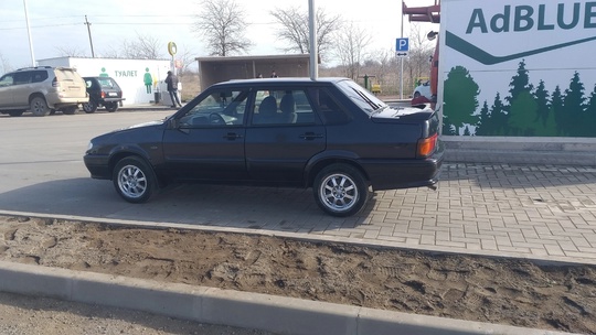 Продам ваз 2115 
Год 2007
Мотор (5)