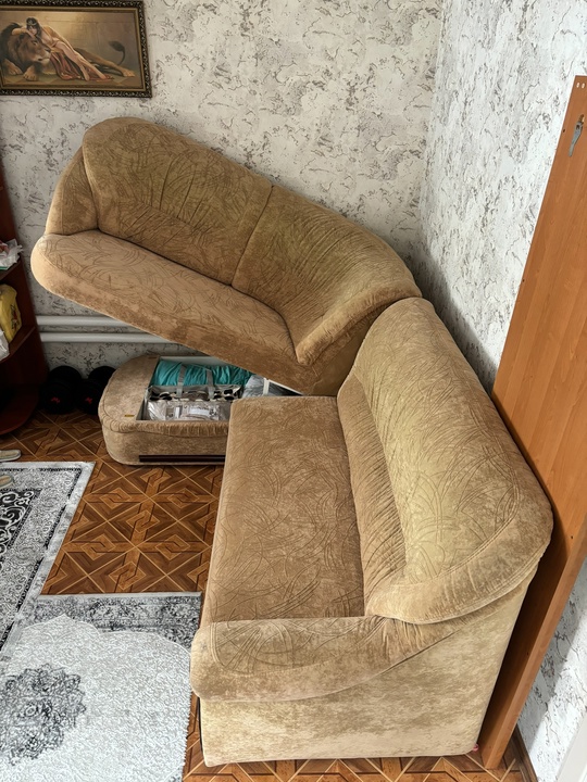 Продам угловой диван , замша,бежевый
Спальный (1)