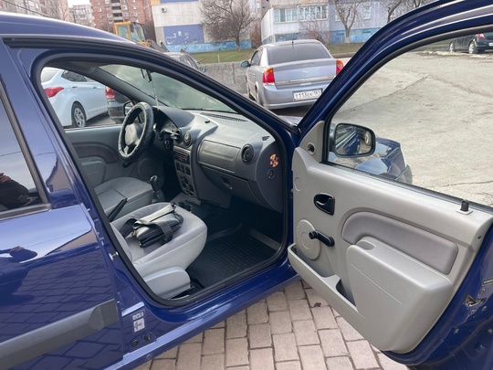 Dacia Logan
2008 год 
1.4 бензин (9)