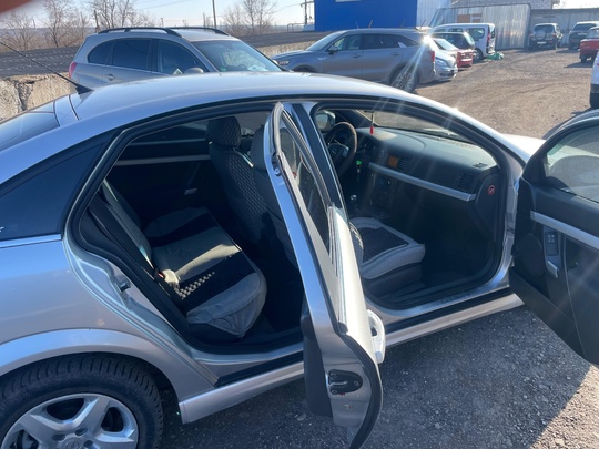 Opel Vectra C
2003 год 
260.000 (4)