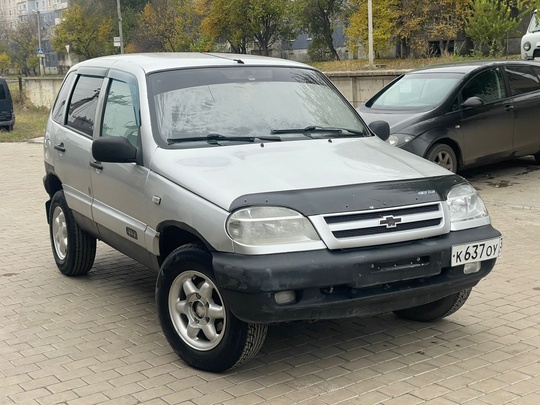 Chevrolet Niva 
2004 год 
1.7