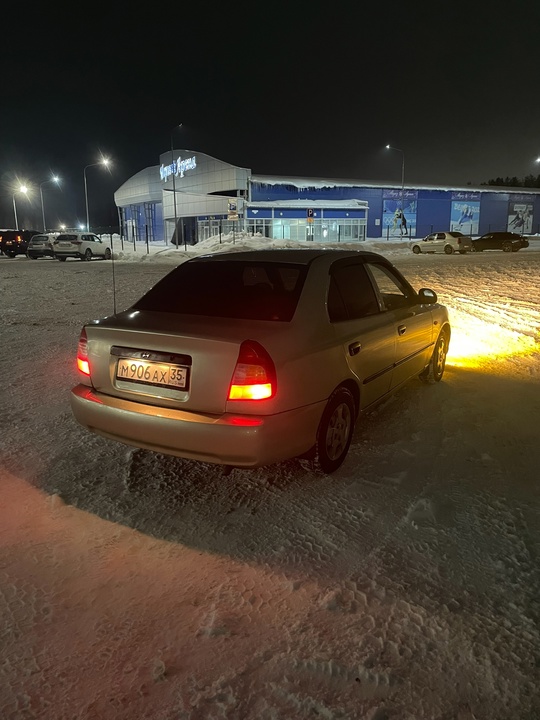 Продам хундай акцент 
2004 год (2)