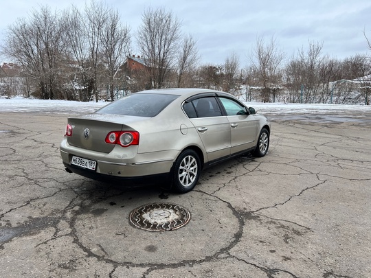 Volkswagen Passat B6 
Цена : (2)