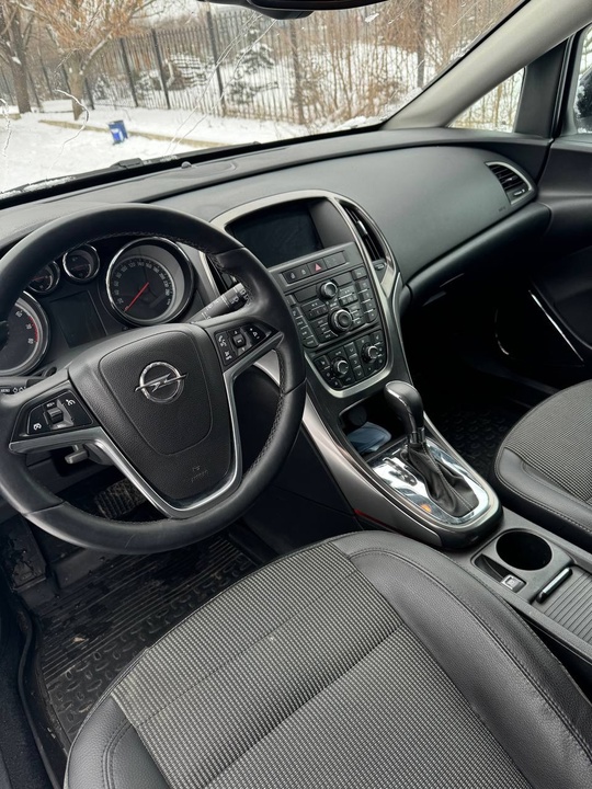 Opel Astra J 2011г.в 1.6 (7)
