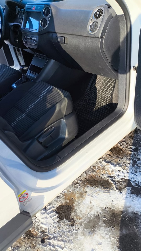 Volkswagen Tiguan
В отличном состоянии 
Зелёная (3)