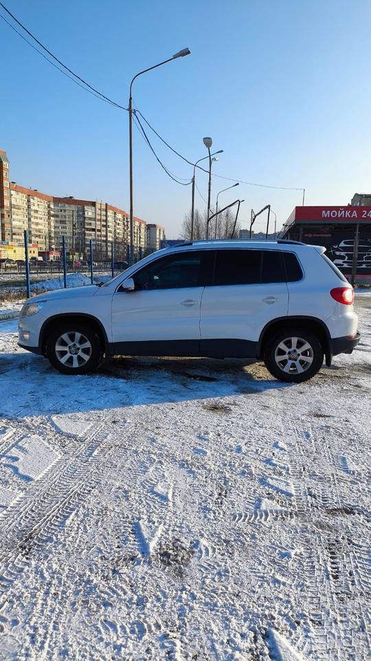 Volkswagen Tiguan
В отличном состоянии 
Зелёная (4)