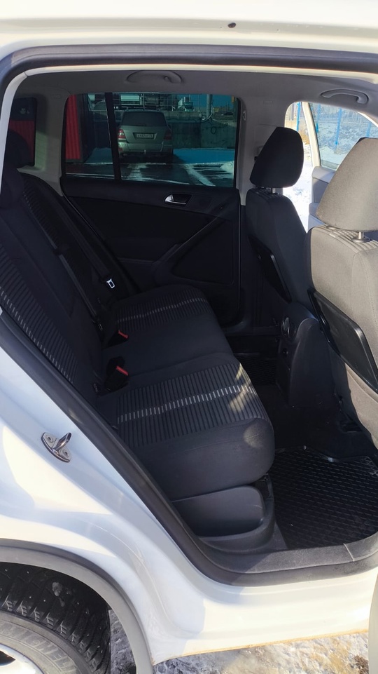 Volkswagen Tiguan
В отличном состоянии 
Зелёная (5)
