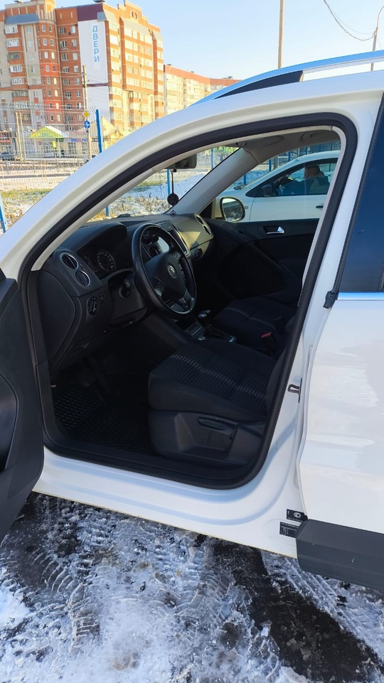 Volkswagen Tiguan
В отличном состоянии 
Зелёная (6)