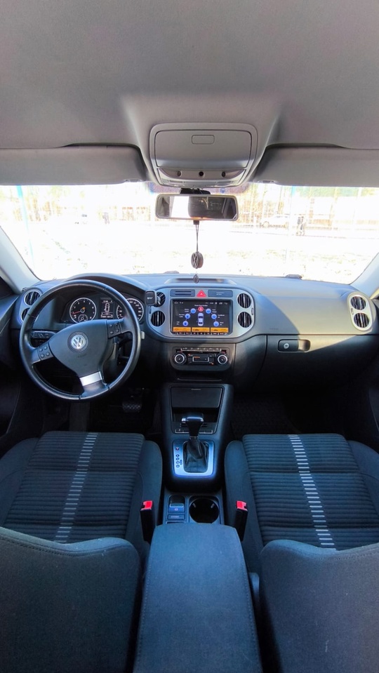 Volkswagen Tiguan
В отличном состоянии 
Зелёная (7)