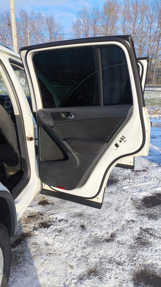 Volkswagen Tiguan
В отличном состоянии 
Зелёная (8)
