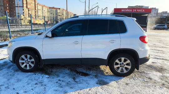 Volkswagen Tiguan
В отличном состоянии 
Зелёная (9)