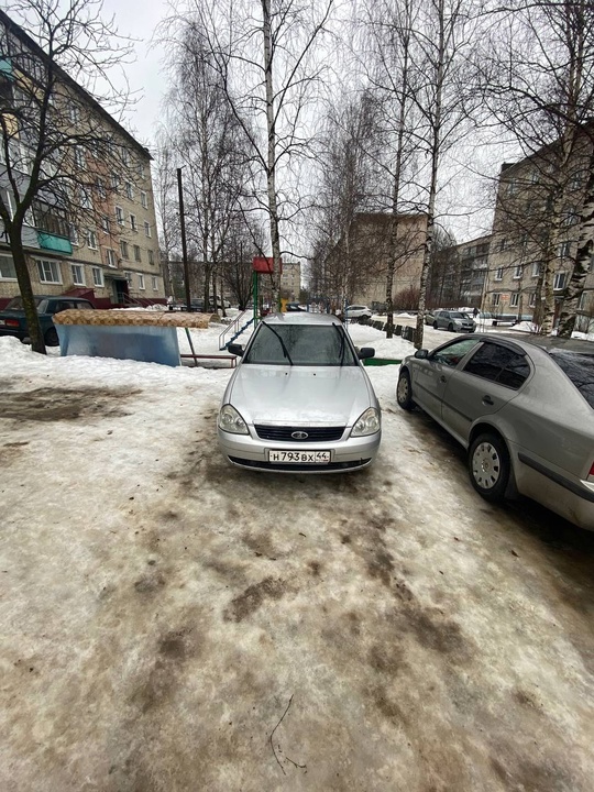 Приора 2008 год 
3 владельца
