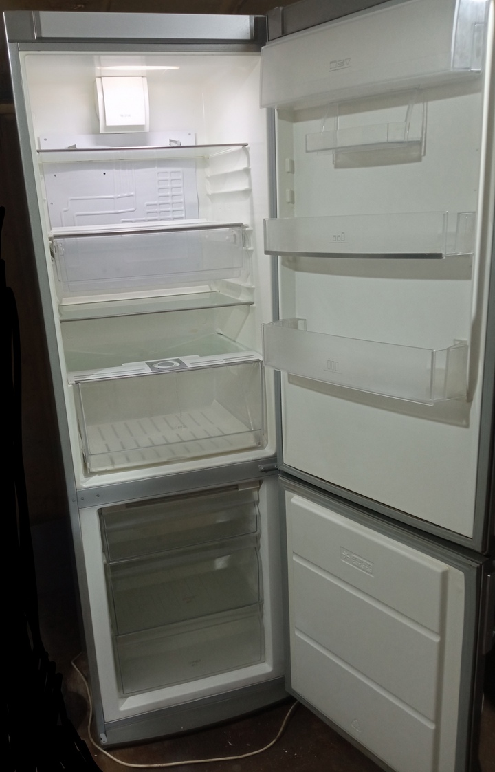 Продам полностью рабочий холодильник фирма (1)
