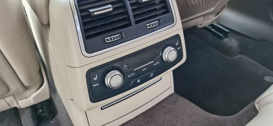 A6 C7 2015. 1.8TFSI
4х зонный (6)
