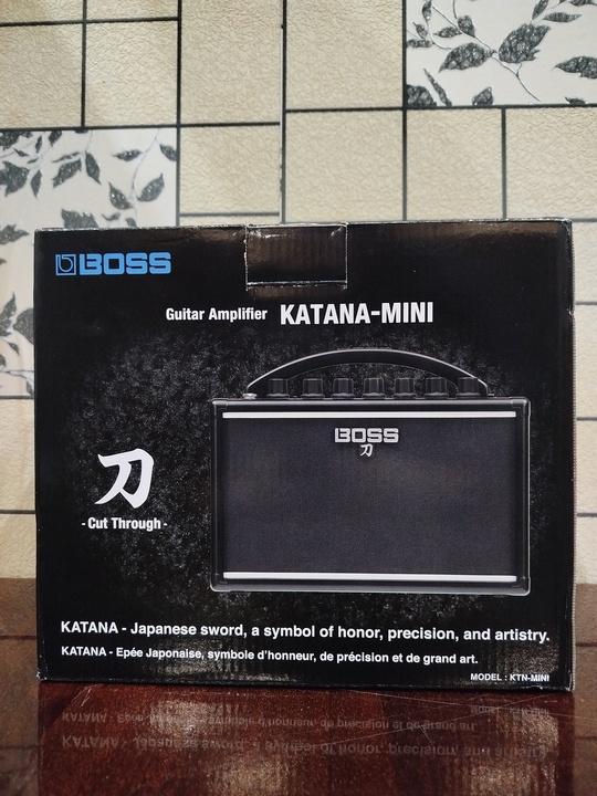 Комбоусилитель BOSS Katana-Mini. Новый, в