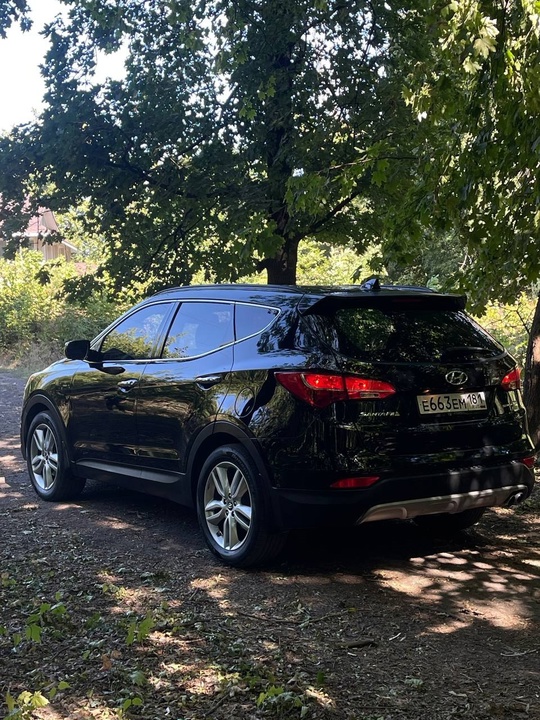 Продам!!!
Hyundai Santa fe 2014 год (3)