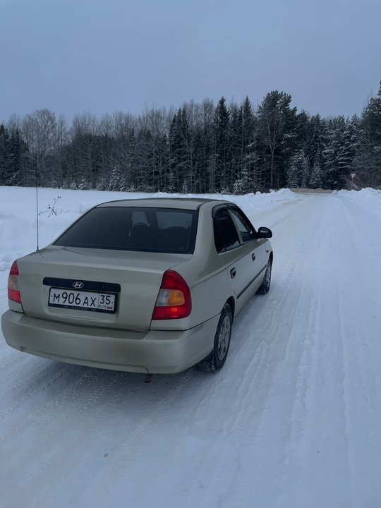 Продам хундай акцент 
2004 год (2)