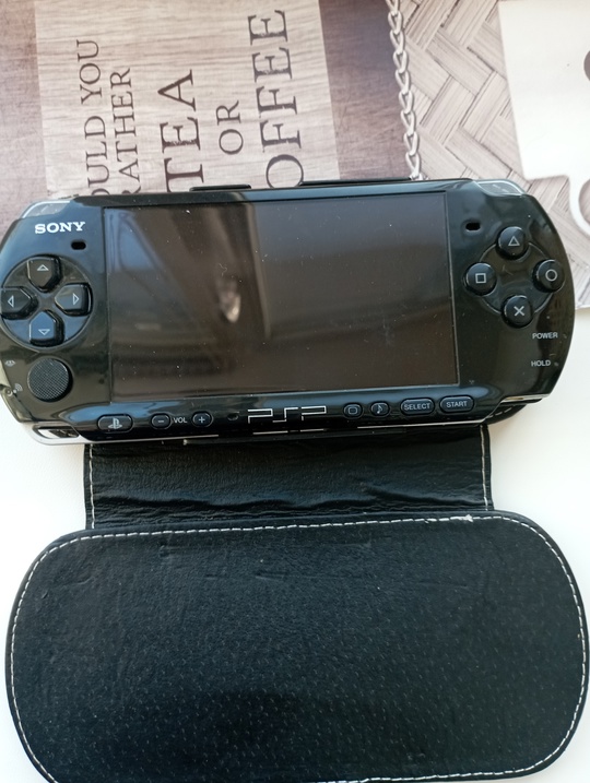 Продам psp 3008 
Почти не