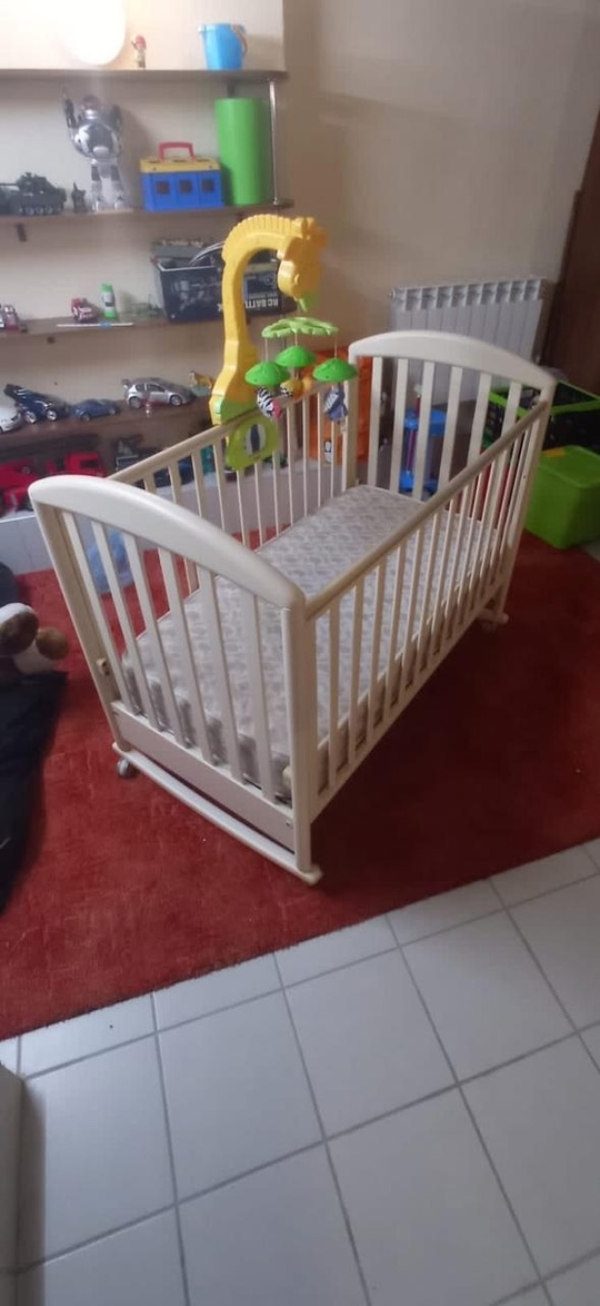 Продам детскую кроватку, натур дерево
