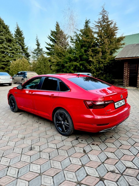 VW JETTA 7 R-LINE
2019 года (6)